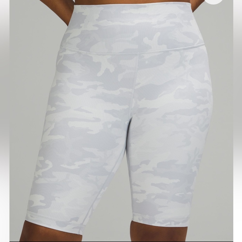 Lululemon Wunder Under High-Rise
Short 10" size 6